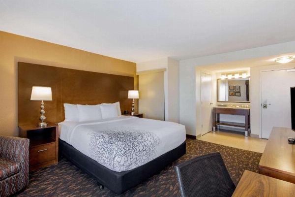La Quinta Inn & Suites by Wyndham Hayward Oakland Airport image 10