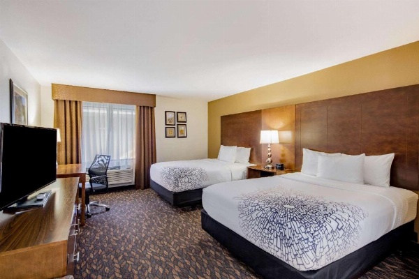 La Quinta Inn & Suites by Wyndham Hayward Oakland Airport image 19